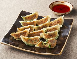 餃子が主菜のときの献立20選！さっぱり副菜やほっこりスープの人気レシピ